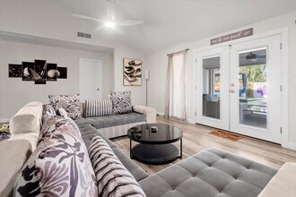 14015 N 24th Ave in Phoenix, AZ - Foto de edificio - Building Photo