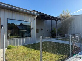 150 Dowling Rd W in Ingram, TX - Building Photo