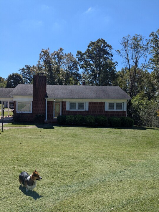 3815 Powerhouse Rd in Morganton, NC - Building Photo
