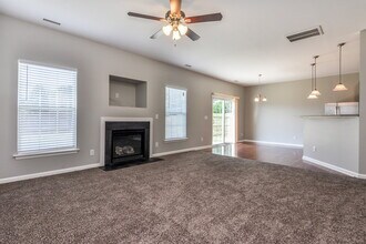 1102 Braemar Highland Dr in Zebulon, NC - Foto de edificio - Building Photo