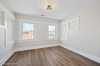 4131 W Broadway in Louisville, KY - Building Photo - Building Photo