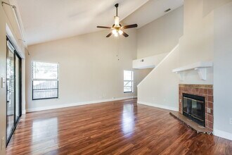 402 E Springtree Way in Lake Mary, FL - Foto de edificio - Building Photo