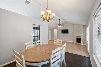3318 Golden Willow Dr in Houston, TX - Building Photo - Building Photo