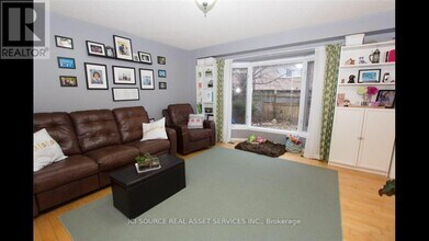 104 Rockhaven Ln in Hamilton, ON - Building Photo - Building Photo