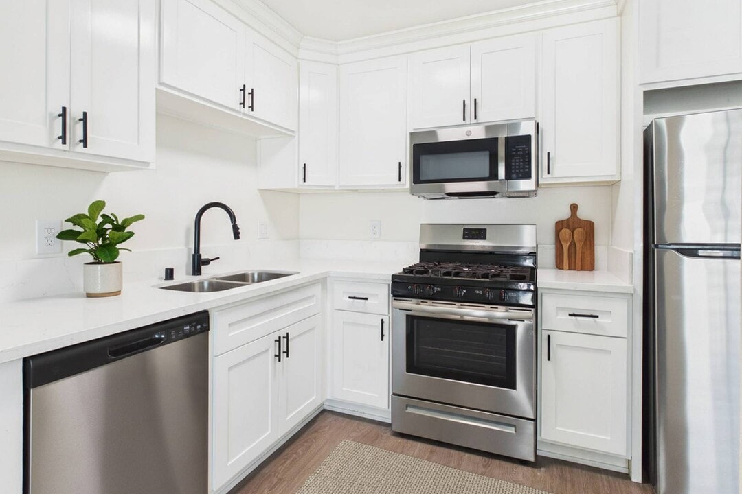 Reseda Apartments in Reseda, CA - Building Photo