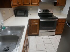 1184 W E Ross Pkwy in Southaven, MS - Building Photo - Building Photo