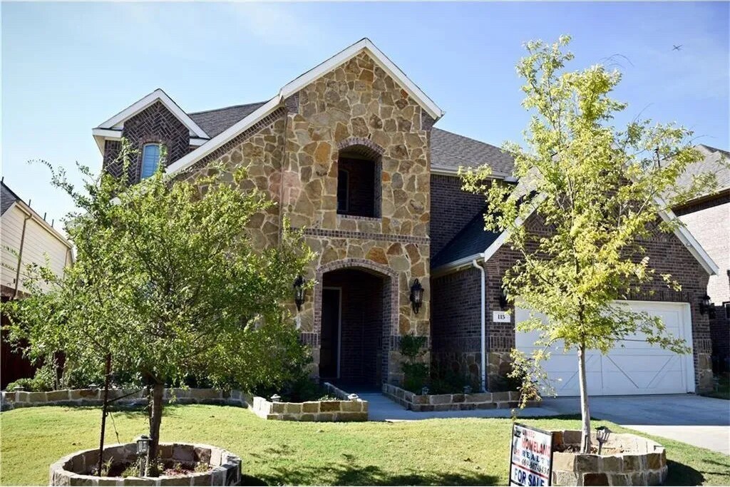 115 Oakwood Ln in Hickory Creek, TX - Building Photo