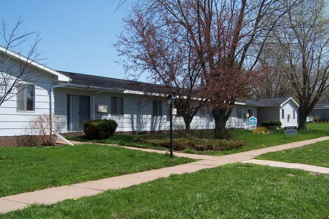 Frostwood Apartments in Colby, WI - Foto de edificio