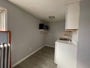 166 Bergen Ave, Unit 3 in Jersey City, NJ - Building Photo - Building Photo