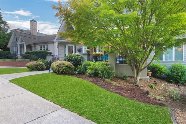 925 Highland Terrace NE in Atlanta, GA - Foto de edificio - Building Photo