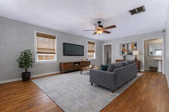 4527 Capitol Ave in Dallas, TX - Building Photo - Building Photo