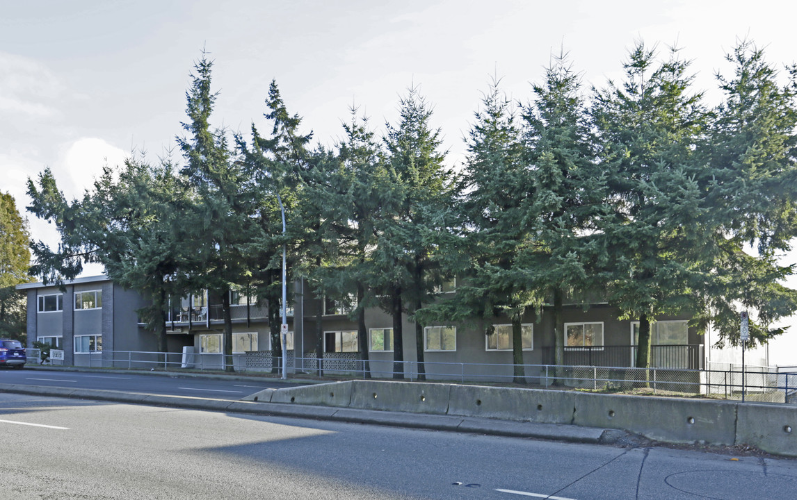 Capitol Manor Apartments in Burnaby, BC - Building Photo