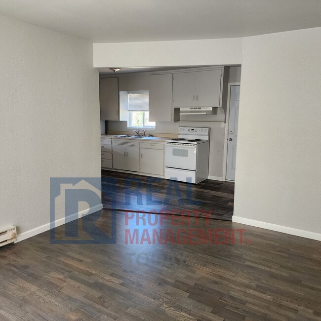 8420 S Tacoma Way-Unit -6 in Lakewood, WA - Building Photo - Building Photo
