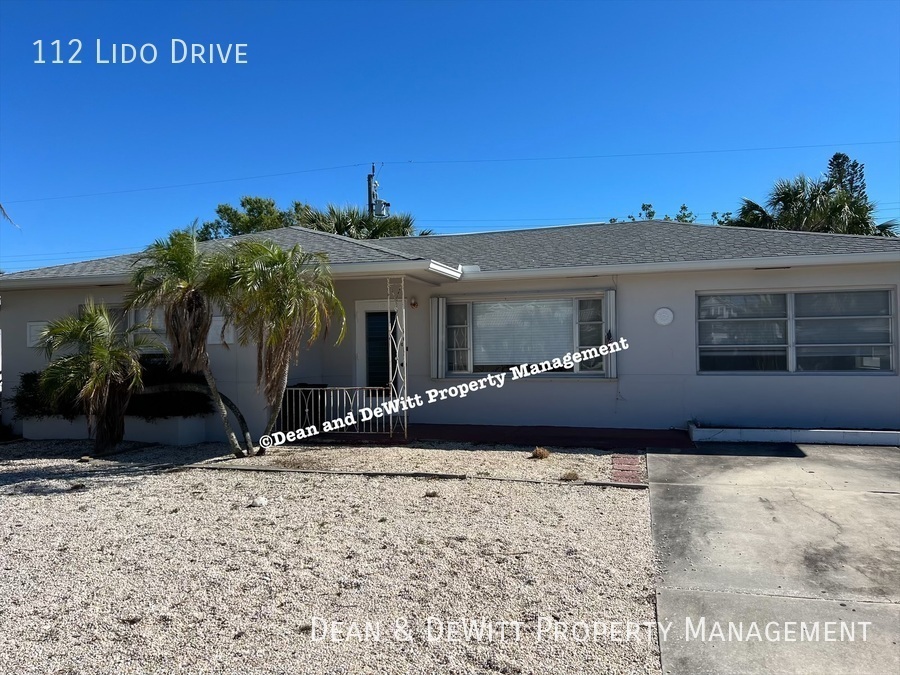 112 Lido Dr in St Pete Beach, FL - Foto de edificio