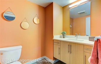 401 9th Ave N-Unit -Apt 104 in Seattle, WA - Foto de edificio - Building Photo
