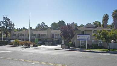 Mediterranea Condominiums in El Sobrante, CA - Foto de edificio - Building Photo