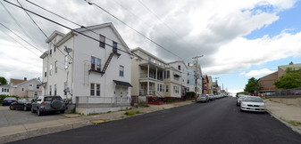 159 Hedley Ave in Central Falls, RI - Foto de edificio - Building Photo