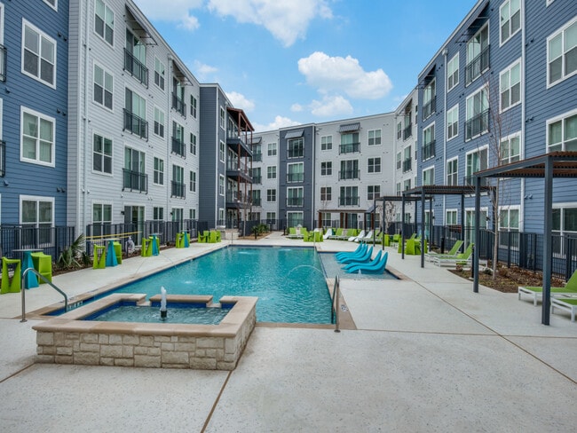 The District in Little Elm in Little Elm, TX - Foto de edificio - Building Photo