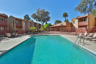 Fox Point Apartments in Tucson, AZ - Foto de edificio - Other