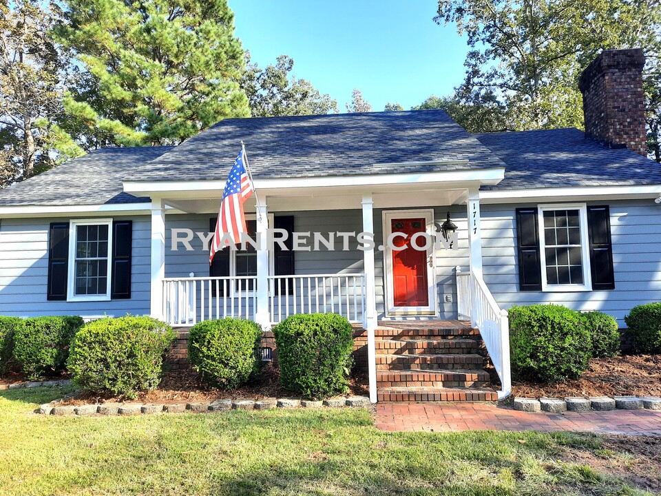 1717 Old Barn Rd in Rocky Mount, NC - Building Photo