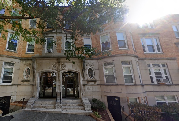 17 Fairbanks St, Unit 1 in Brookline, MA - Building Photo