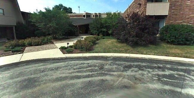 425 W Willow Ct in Fox Point, WI - Building Photo - Building Photo