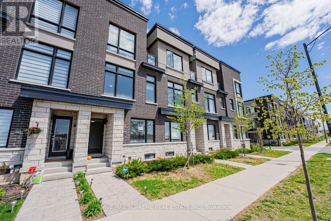 2638 Castlegate Crossing in Pickering, ON - Building Photo