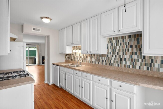 1992 Tall Oaks Dr in Aurora, IL - Building Photo - Building Photo