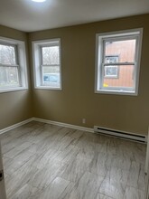 705 Amanda Ave, Unit 705 in McHenry, IL - Foto de edificio - Building Photo