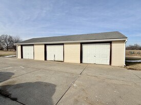 2047 Colony Ct in Beloit, WI - Building Photo