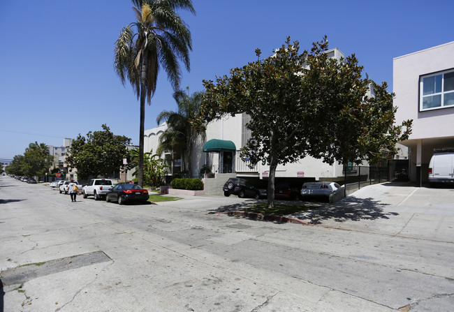 Gramercy Place Apartments in Los Angeles, CA - Building Photo - Building Photo