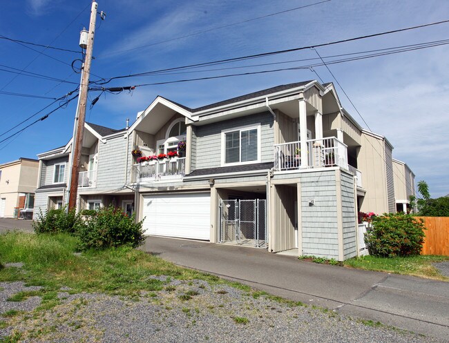 126 3rd Ave N in Edmonds, WA - Foto de edificio - Building Photo