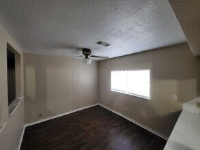 1218 Woodward St in Damon, TX - Building Photo - Building Photo