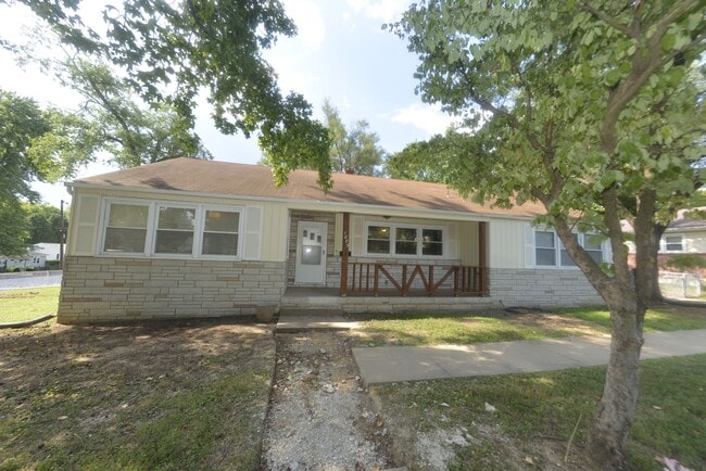 1005 Hawthorn Ave