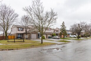 68 Grenbeck Dr in Toronto, ON - Building Photo