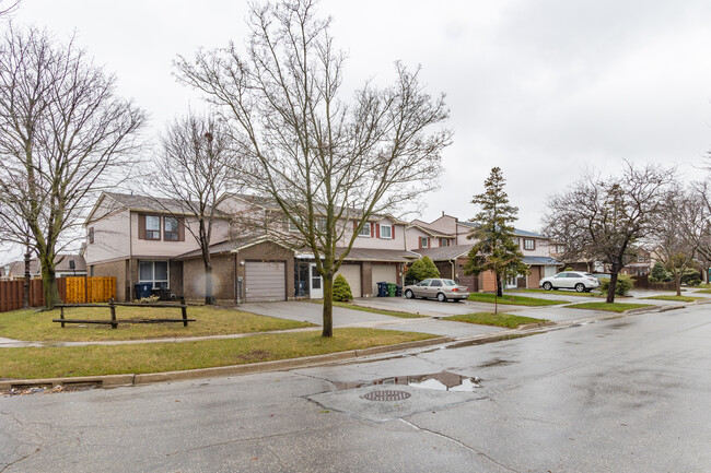 68 Grenbeck Dr in Toronto, ON - Building Photo - Primary Photo