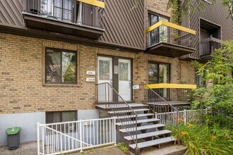 2236 Saint-Jacques Rue in Montréal, QC - Building Photo - Building Photo