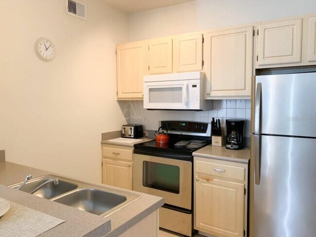 8820 Dunes Ct in Kissimmee, FL - Foto de edificio - Building Photo