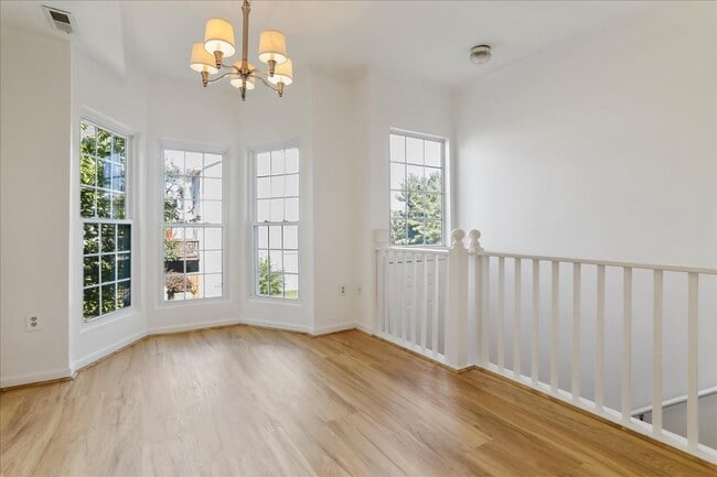 1310 Hampshire Dr in Frederick, MD - Building Photo - Building Photo