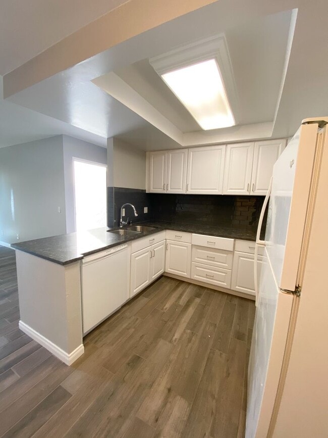 5926 Rancho Mission Rd in San Diego, CA - Building Photo - Building Photo