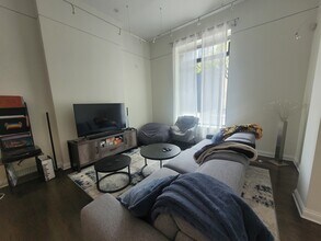64 W Superior St in Chicago, IL - Building Photo - Building Photo