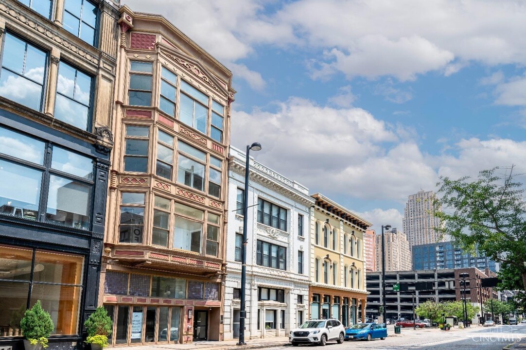 312 W 4th St in Cincinnati, OH - Building Photo