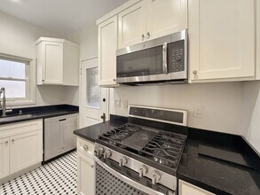 237 Hawthorn St in San Diego, CA - Building Photo - Building Photo