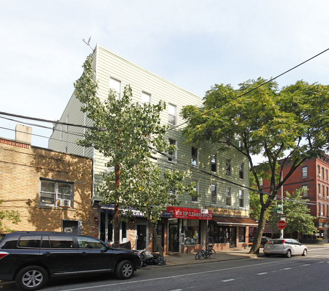 Berry Street Apartments in Brooklyn, NY - Building Photo - Building Photo