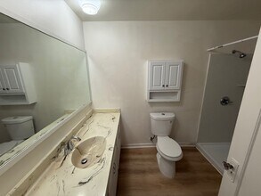 17 W Poplar St, Unit 19 in Stockton, CA - Building Photo - Building Photo