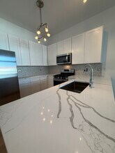 340 W Superior St, Unit 710 in Chicago, IL - Foto de edificio - Building Photo