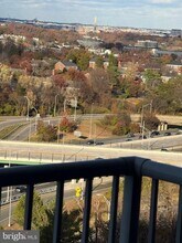 2500 N Van Dorn St in Alexandria, VA - Foto de edificio - Building Photo