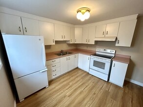 7 Blake Pl in St John's, NL - Building Photo - Building Photo