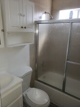 1540 W 58th St in Los Angeles, CA - Foto de edificio - Building Photo