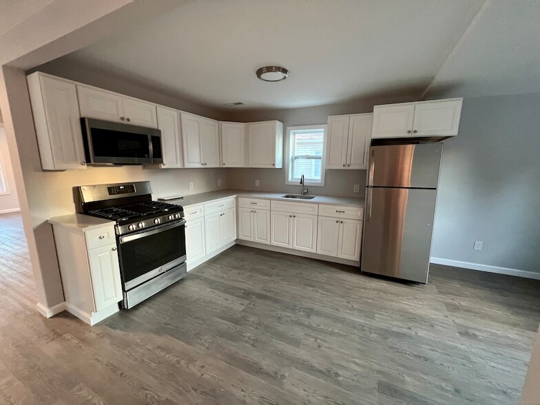 415 Hollister Ave in Bridgeport, CT - Building Photo